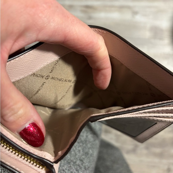 Michael Kors blush pink leather wallet - Picture 3 of 4